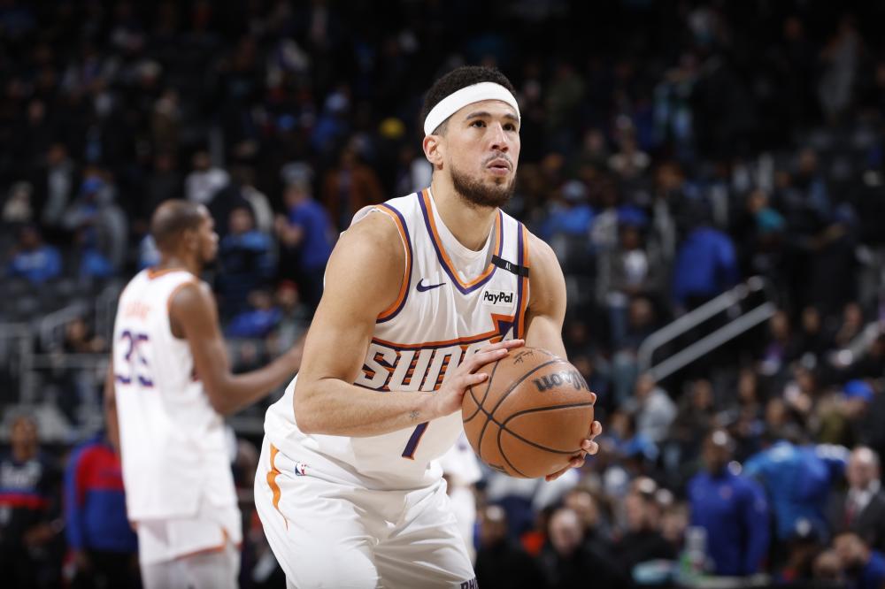 乌鲁木齐中小学生滑雪马拉松开赛.